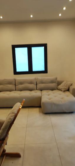Photo 352396344