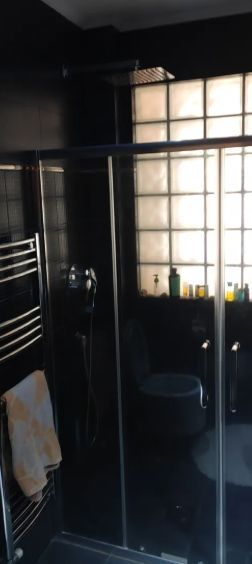 Photo 352396347