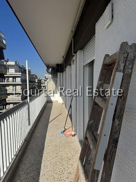 Photo 352472838