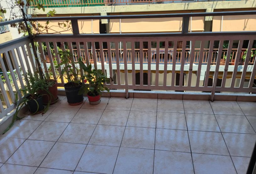 Photo 352537479