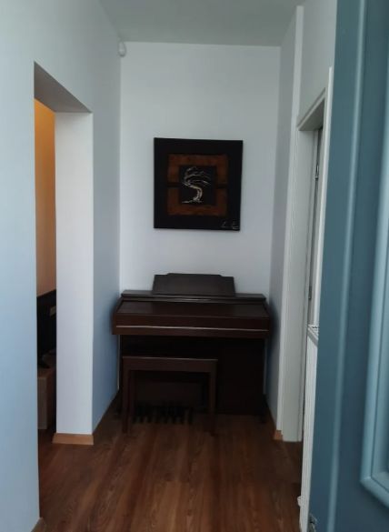 Photo 352572255
