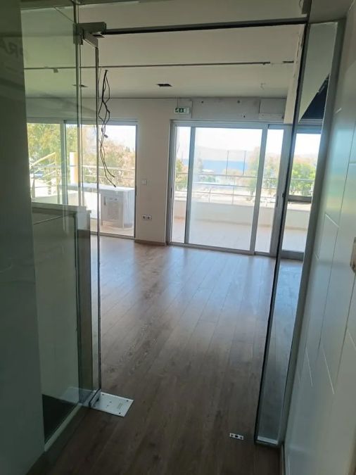 Photo 352572408