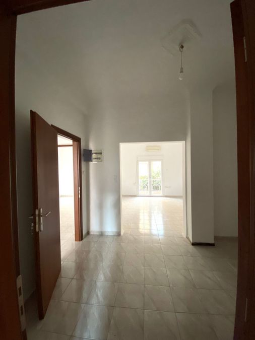 Photo 352667658