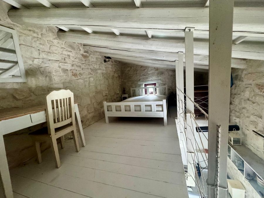 Photo 352727685