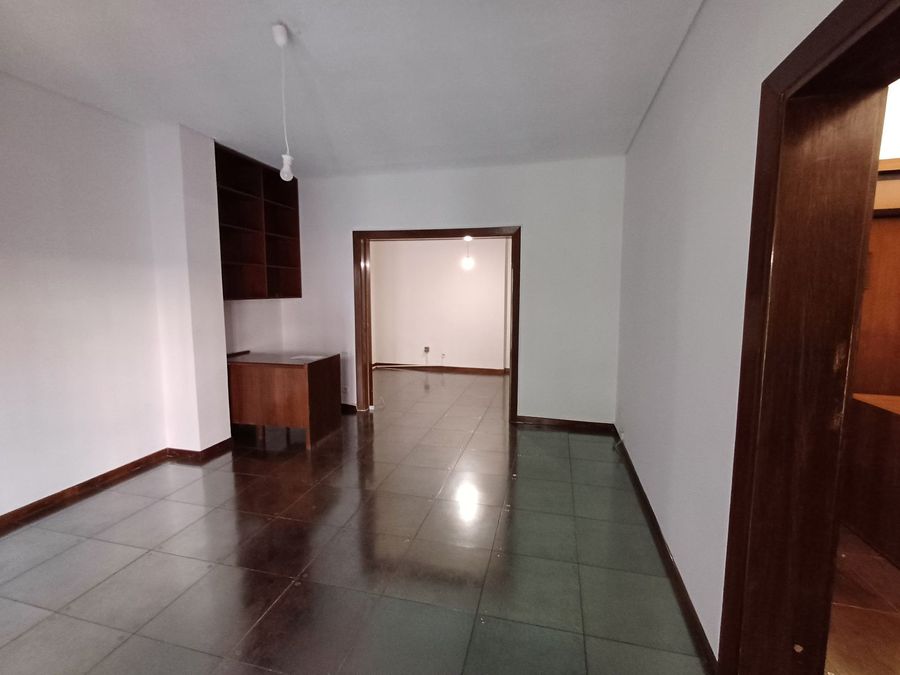 Photo 352775283