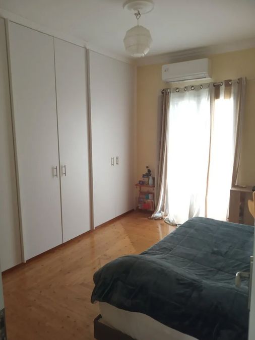 Photo 352827831