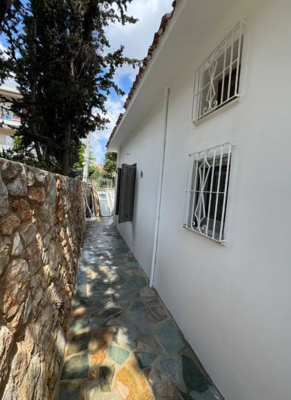 Photo 352828086
