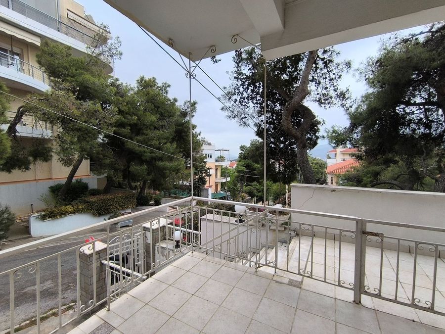 Photo 352859538