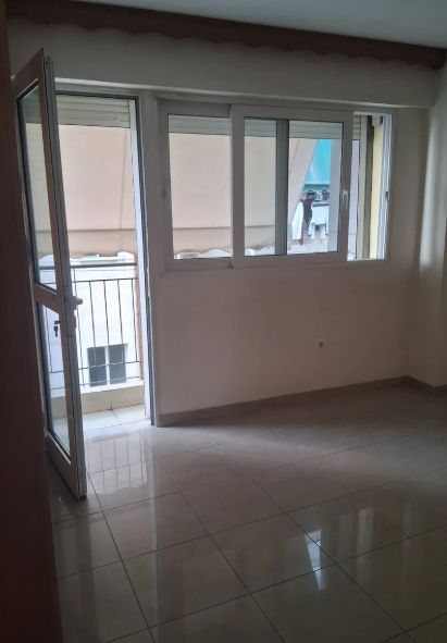 Photo 352986216