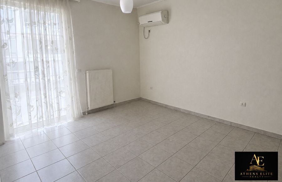 Photo 353327817