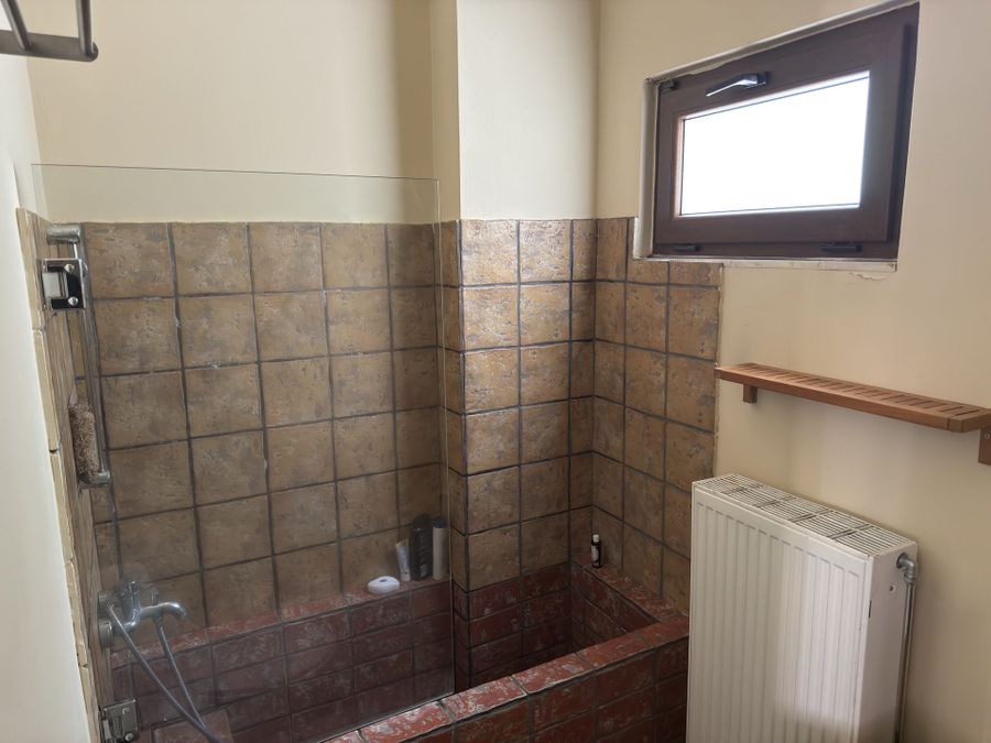 Photo 353348418