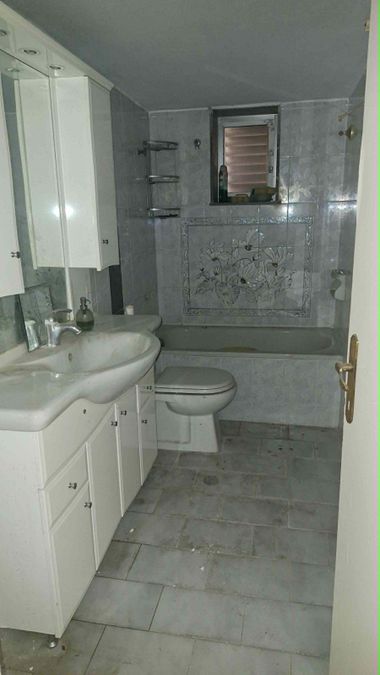 Photo 353375979