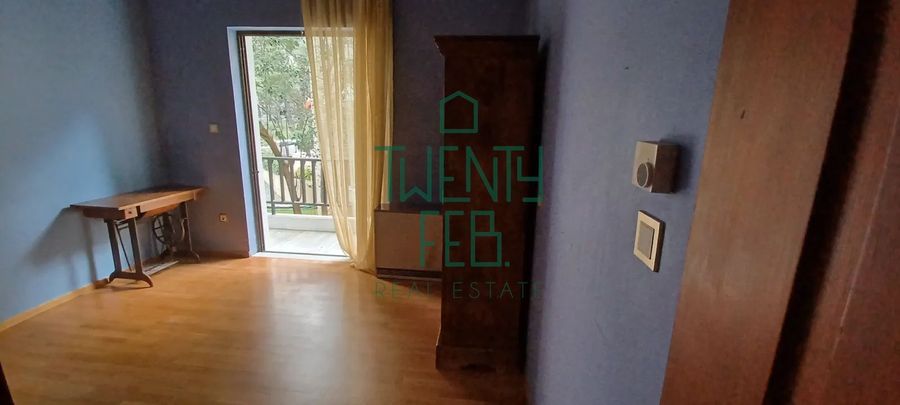Photo 353480562
