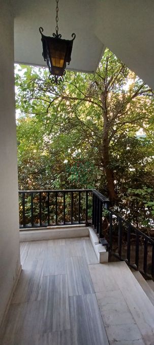 Photo 353480574