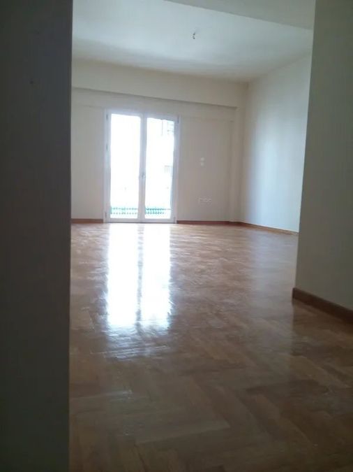 Photo 353799384