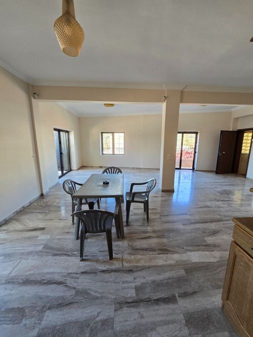Photo 353859072