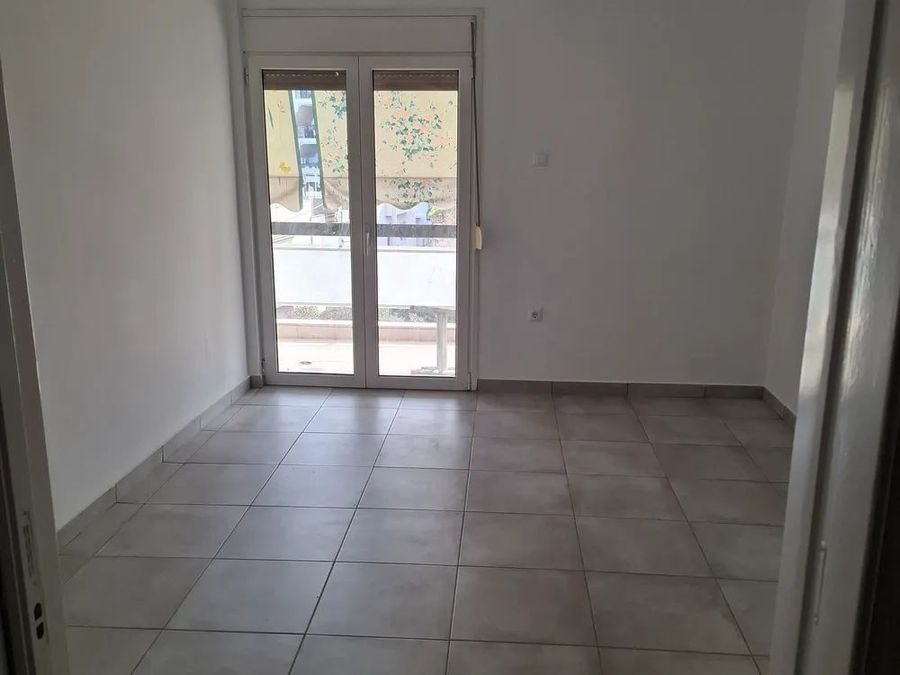 Photo 354157437