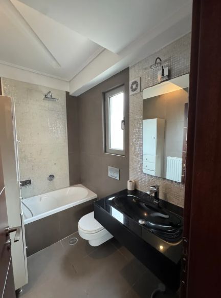 Photo 354237483