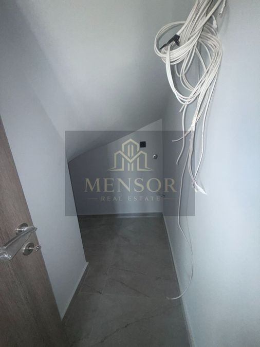 Photo 354305979