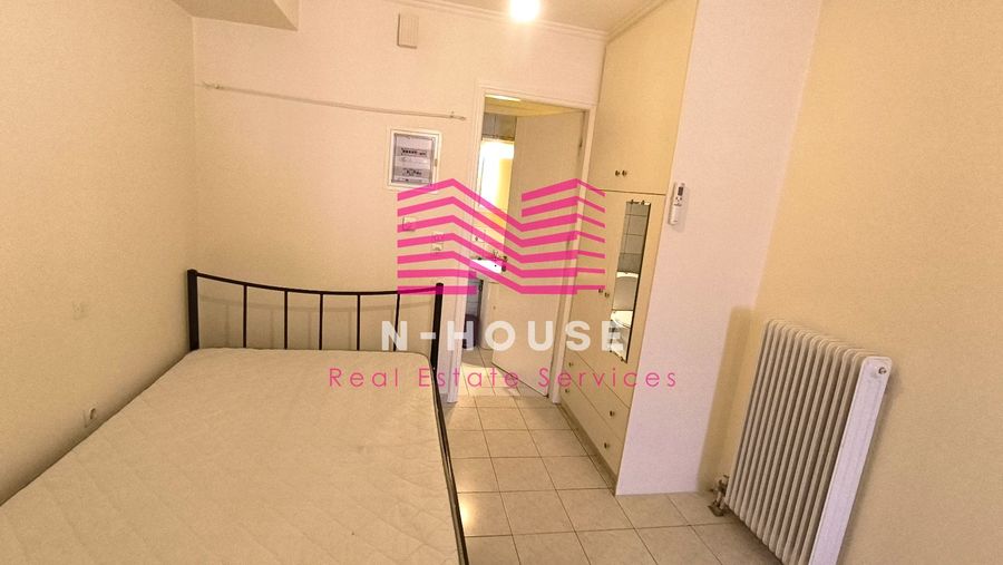 Photo 354349074