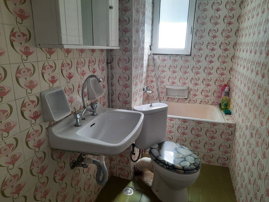 Photo 354456249