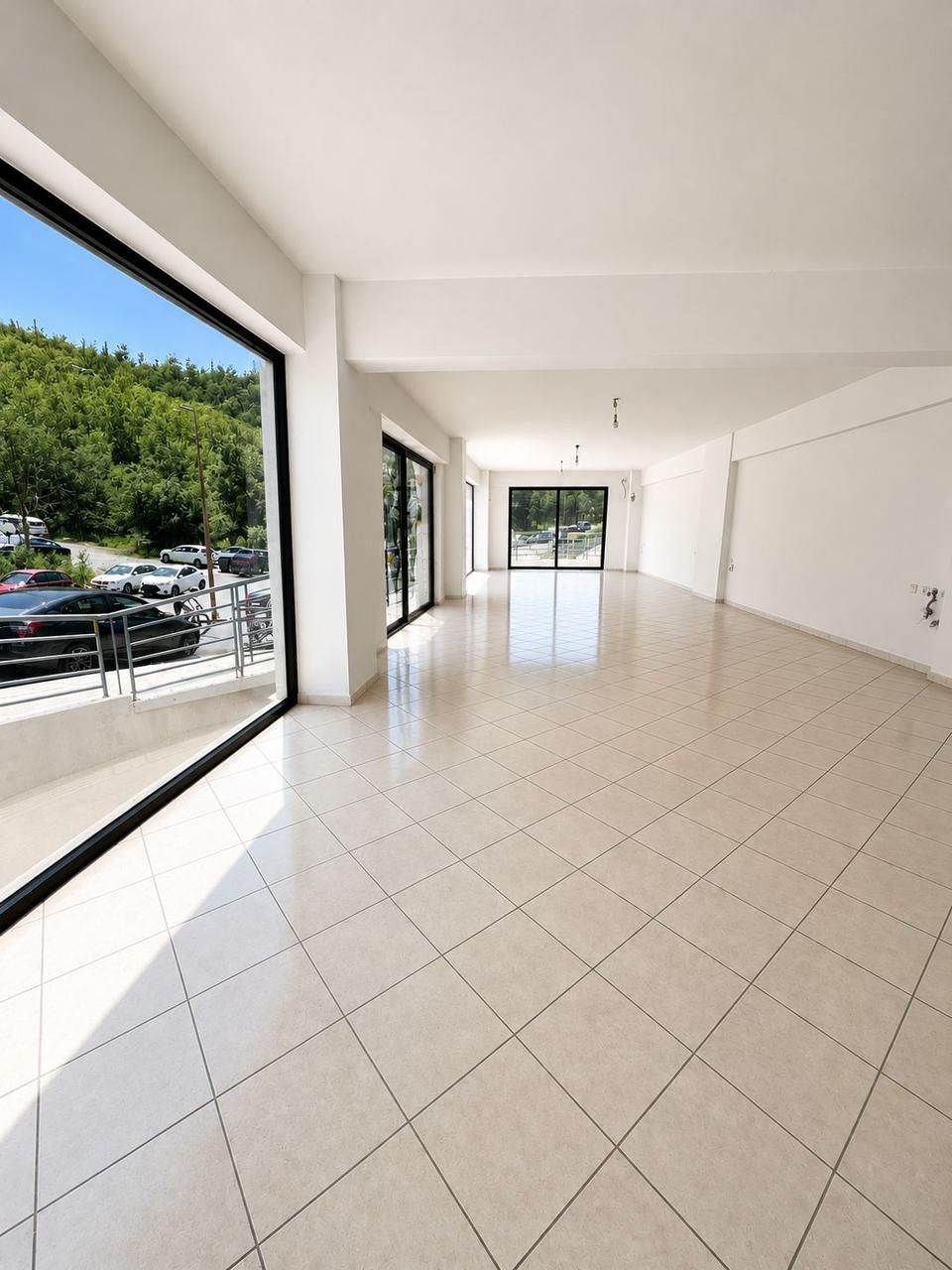 Commercial building, 360 m², for sale in Galatsi – photo 2