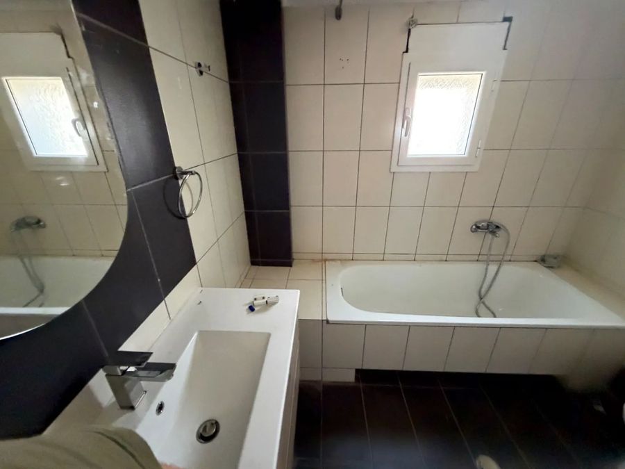 Photo 355320861
