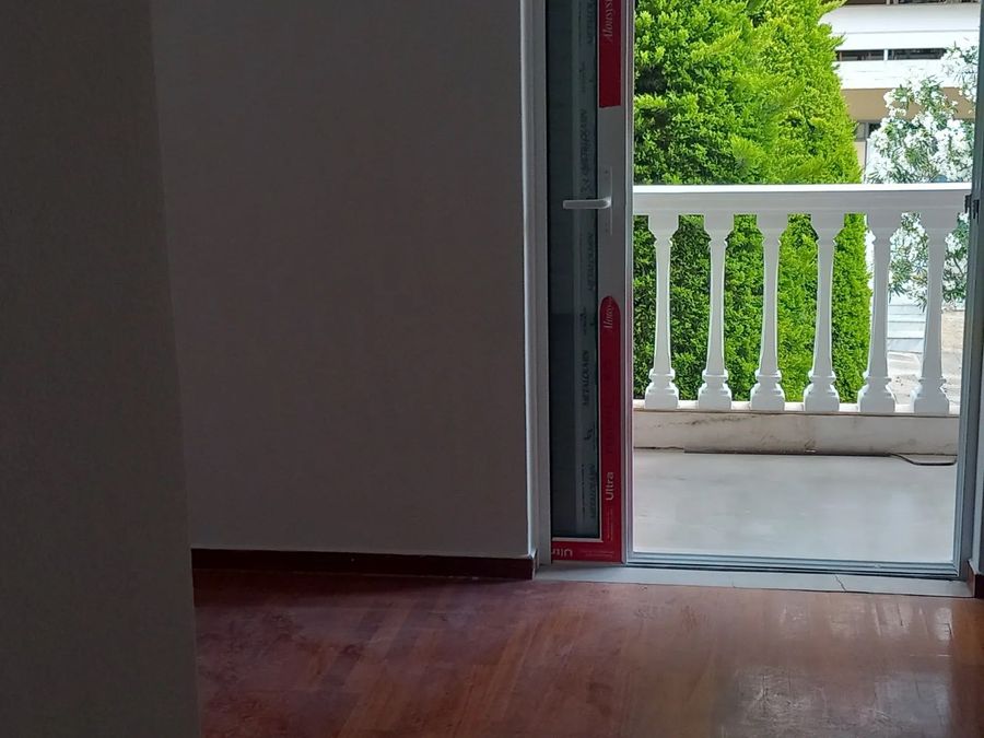 Photo 355733172