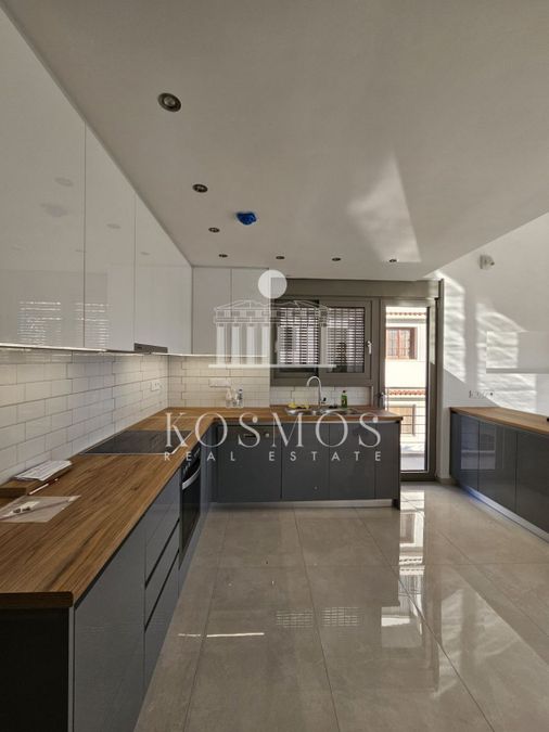 Photo 356215875