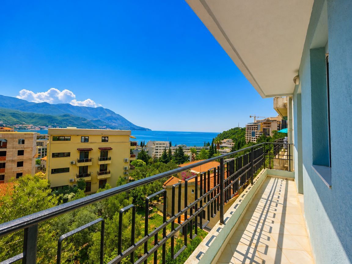 One-room apartment with sea view in Bečići, Budva 4