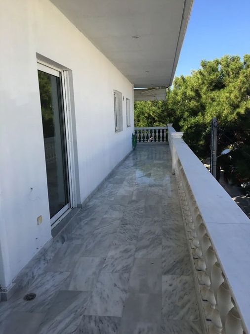 Photo 356921106