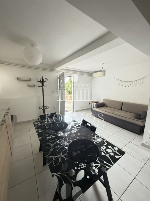 Photo 358250943