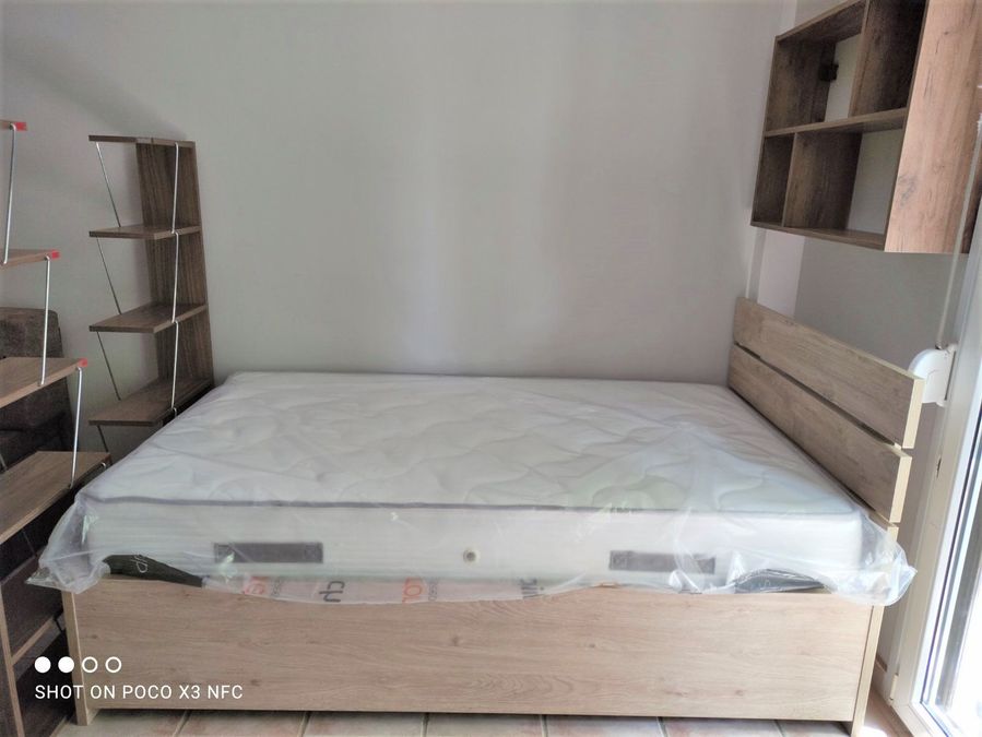 Photo 358434372