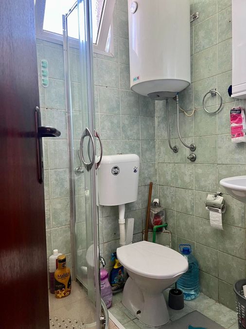 One Bedroom Apartment, Bar 4