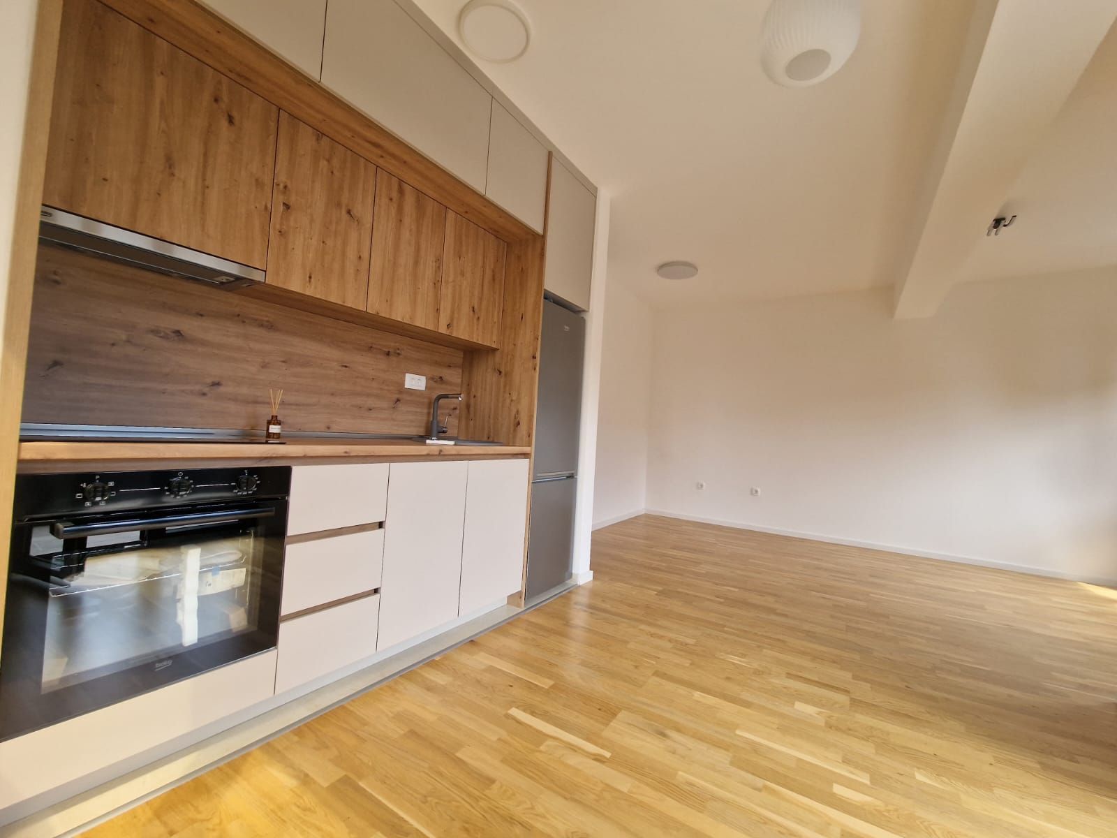Nov jednosoban stan 49 m² sa terasom i garažom, Dadi Plaza, Stari Aerodrom – izdavanje 3