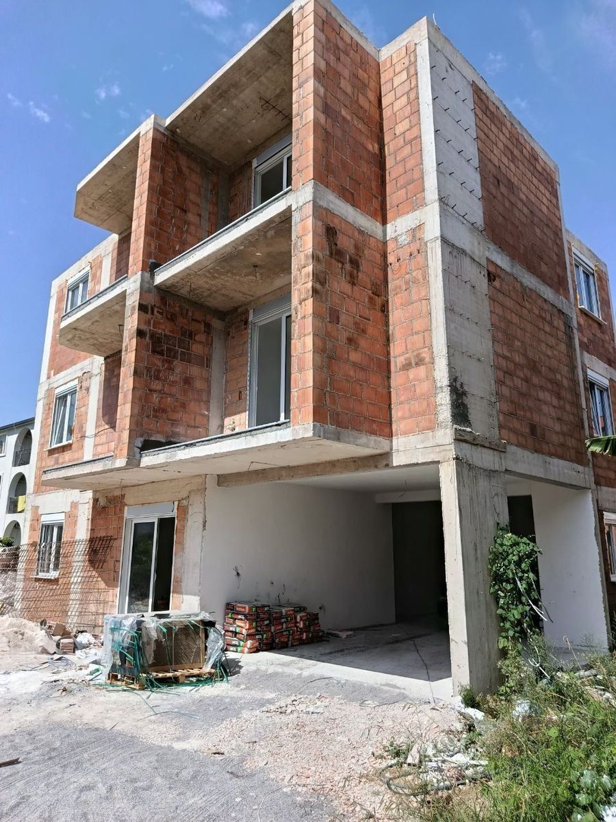 Apartment for sale in Susanj, Bar 9