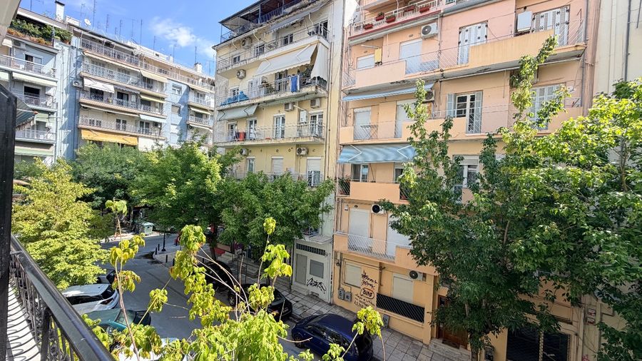 Photo 367537203