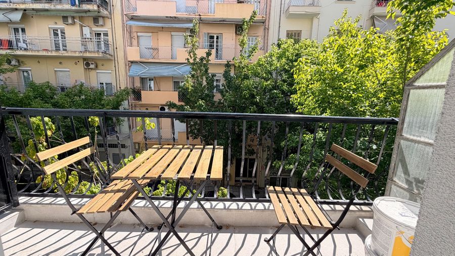 Photo 367537215