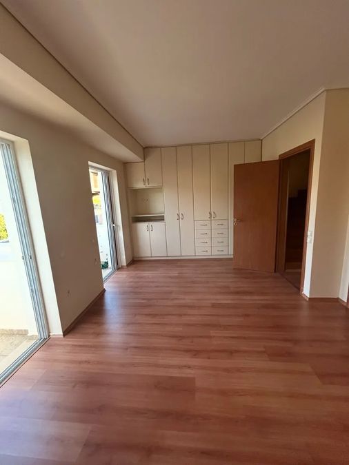 Photo 368348301