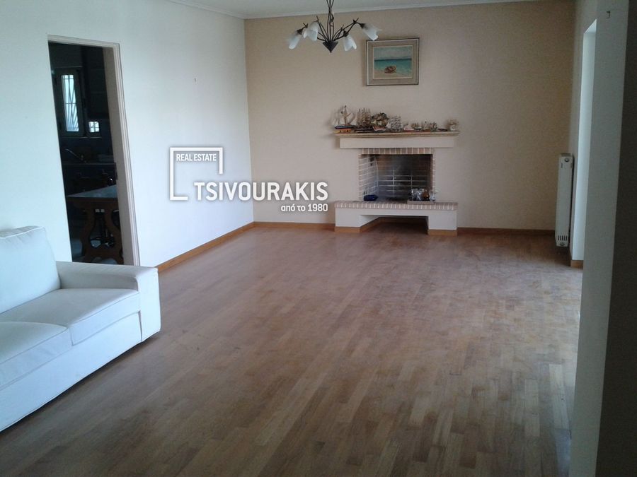 Photo 369010242