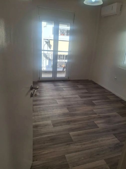 Photo 369044547