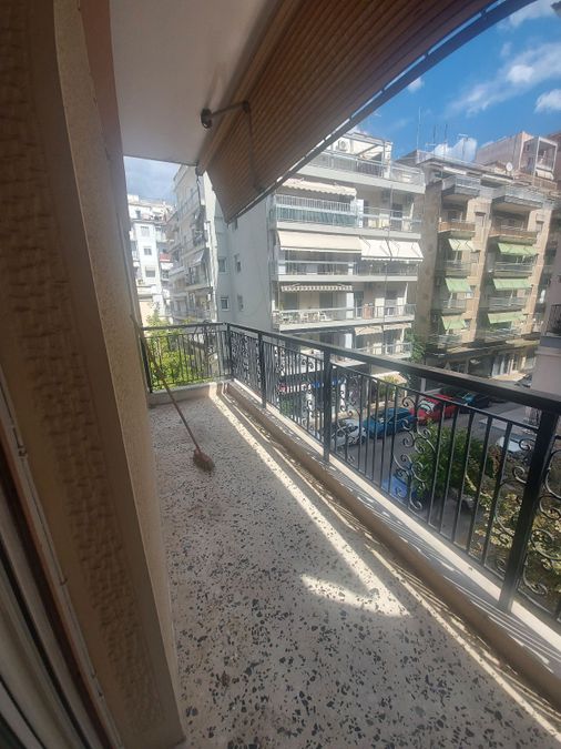 Photo 369084711