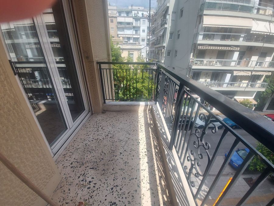 Photo 369084714
