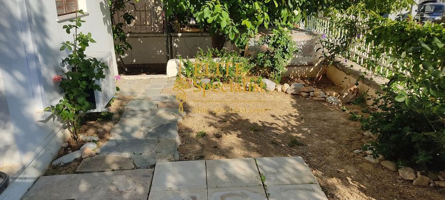 Photo 369195618