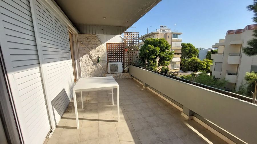 Photo 369321777