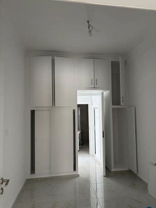 Photo 369474681
