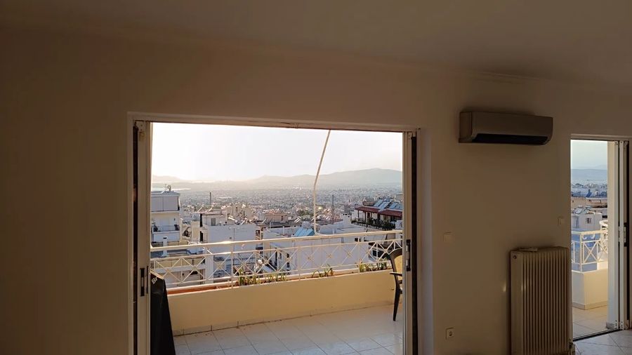 Photo 369696243