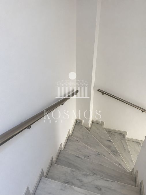 Photo 369696768