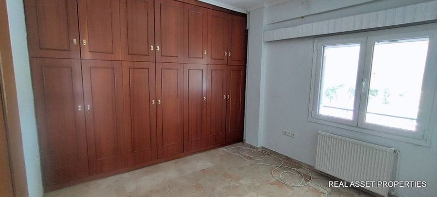 Photo 369838917