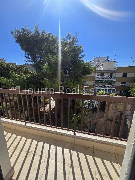 Photo 369909525